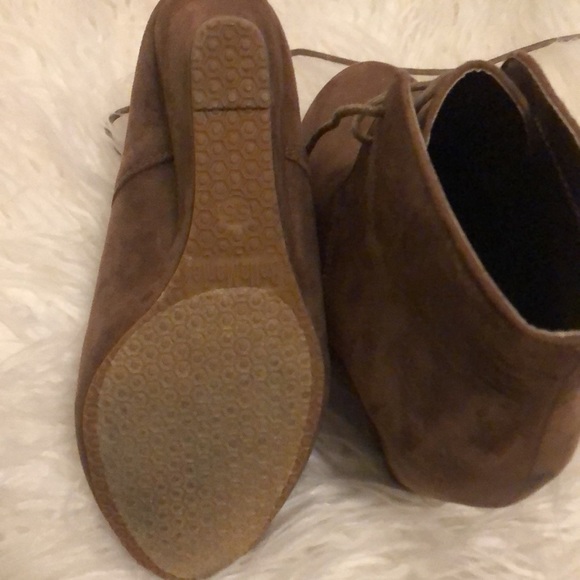 Wore once 2 inch booties faux suede bella Marie size 5.5 - Picture 2 of 3